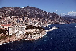 Monaco, Monte Carlo, Blick auf die Stadt und den Hafen