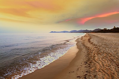 Sonnenuntergang an der Küste von Sardinien