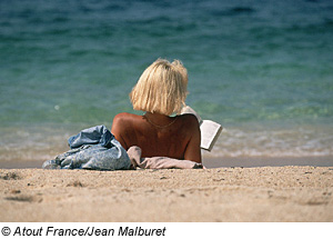 Frau in der Bucht von Hyeres, nahe La Londe les Maures